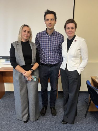 photo 2025-11-03 19-29-42